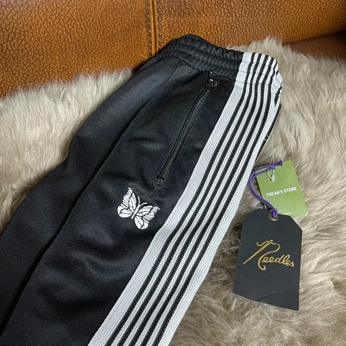 新商品ニードルズ別注トラックパンツナローフィット黒白XS